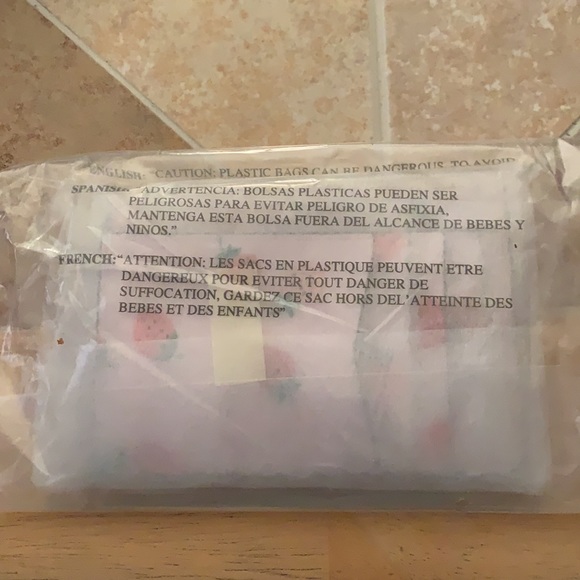 Staci Wild Strawberries Medium LZip Cardholder. - Picture 6 of 7